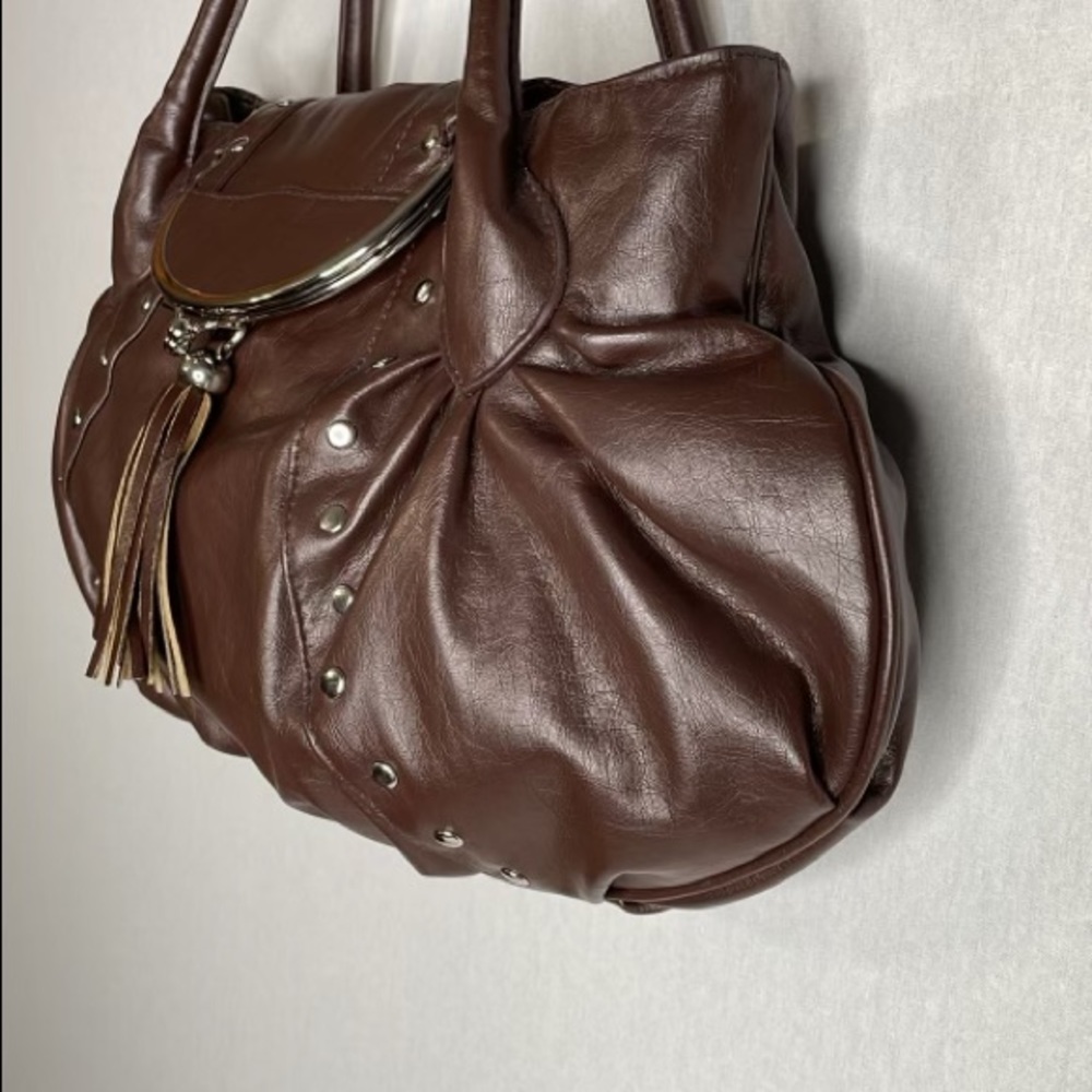 Kiss lock  ,hobo ,studded, brown leather shoulder bag - Picture 3 of 11